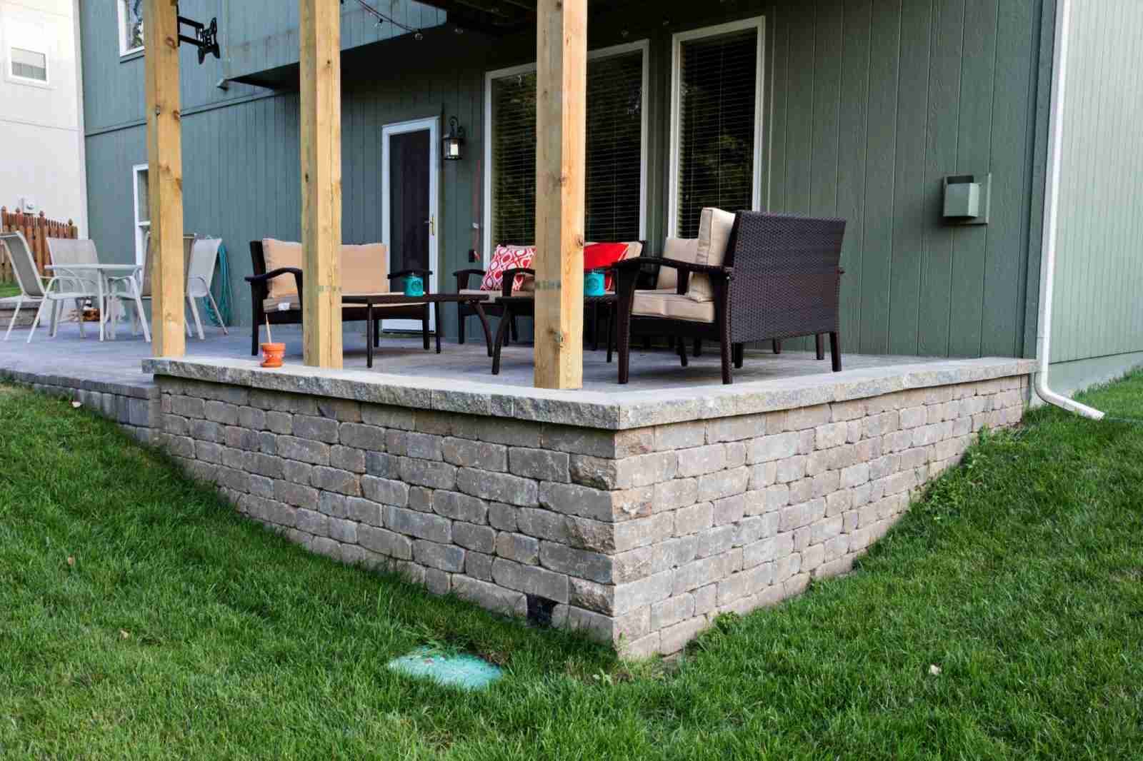 Belgard's Weston Wall stone in the color Brittany Beige