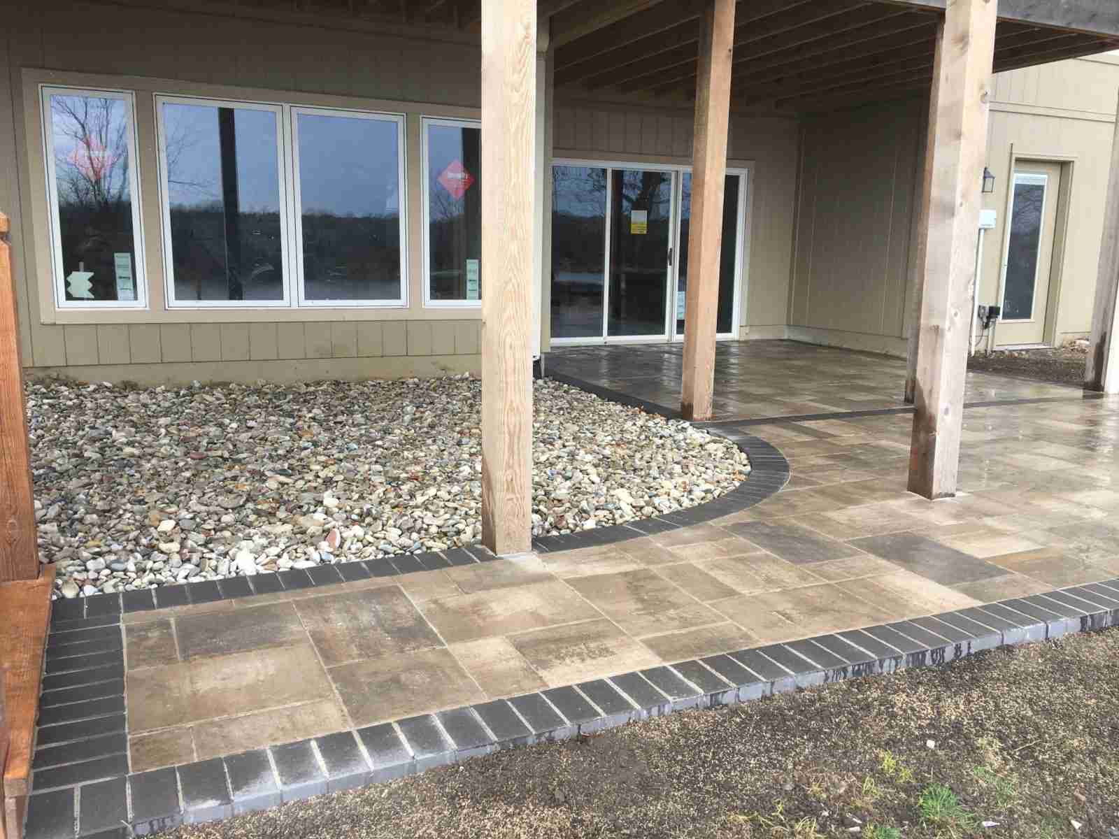 patio with charcoal boarder pavers
