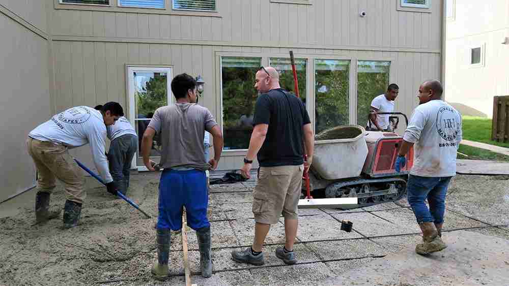hardscape contractor