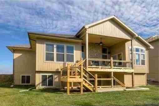 Walk-out basement house
