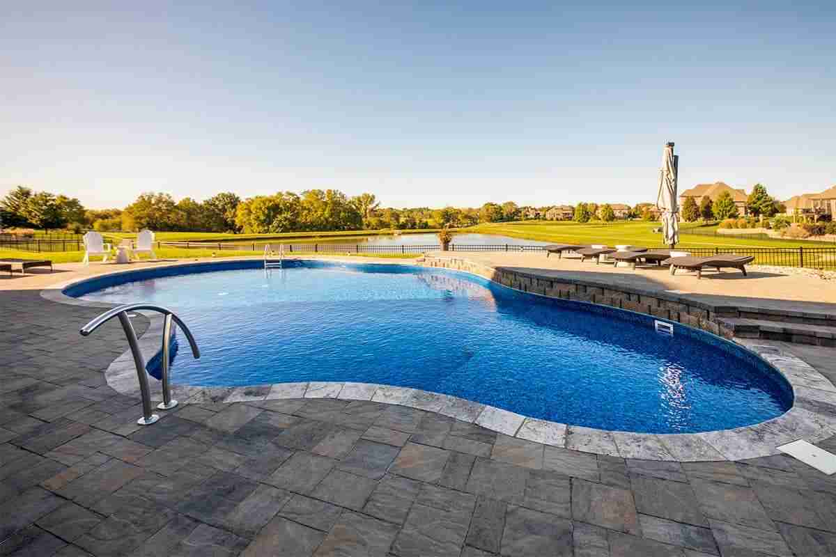 Gunite vs Other In-Ground Pool Options in Shawnee - Image 1