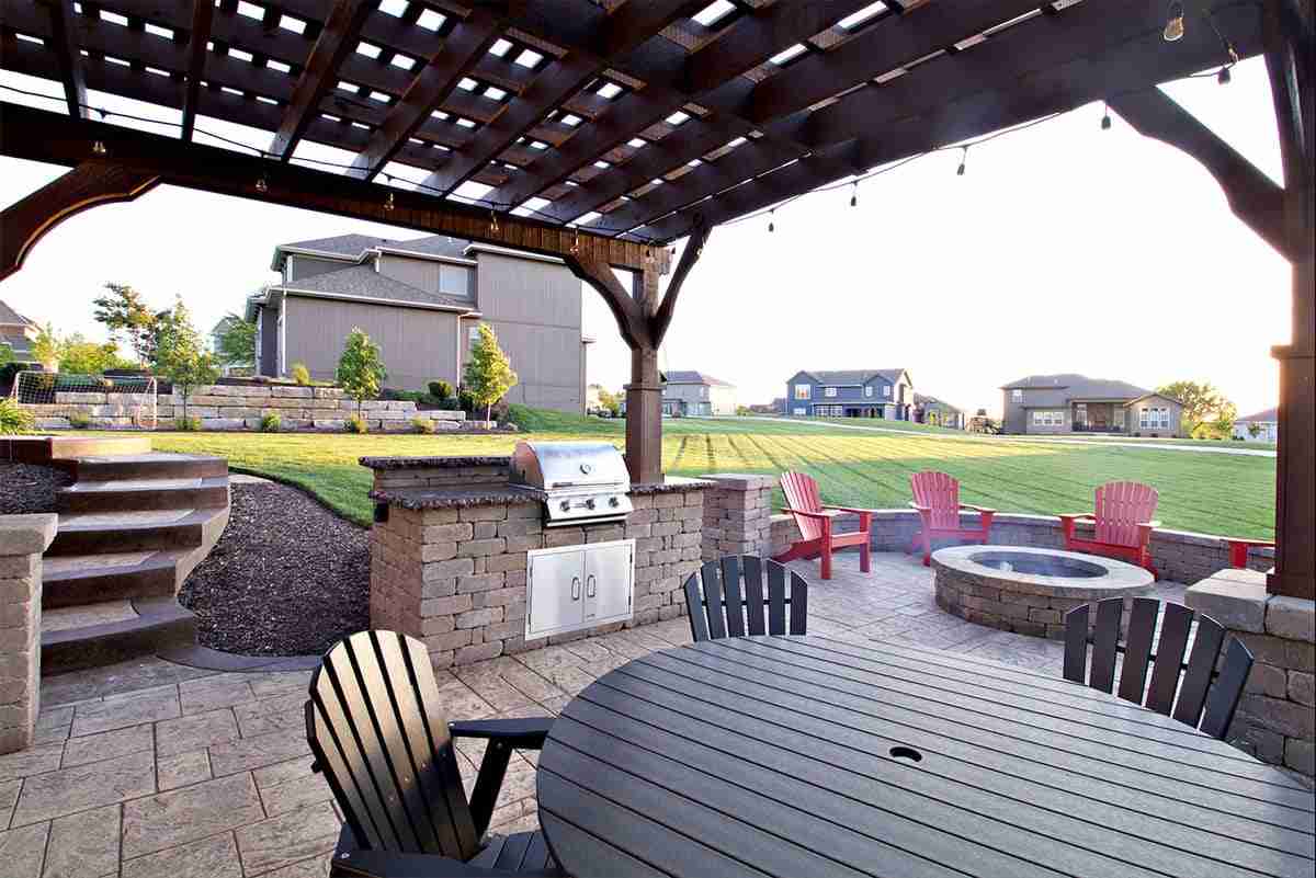 Benefits of Adding an Outdoor Kitchen - Image 1